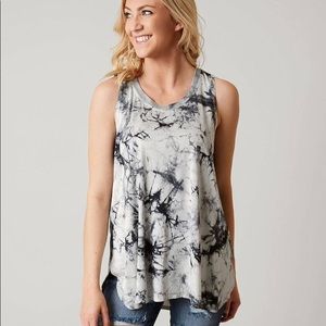 3/25🌼Hem and Thread Tye Dye Shirt🌼🌼